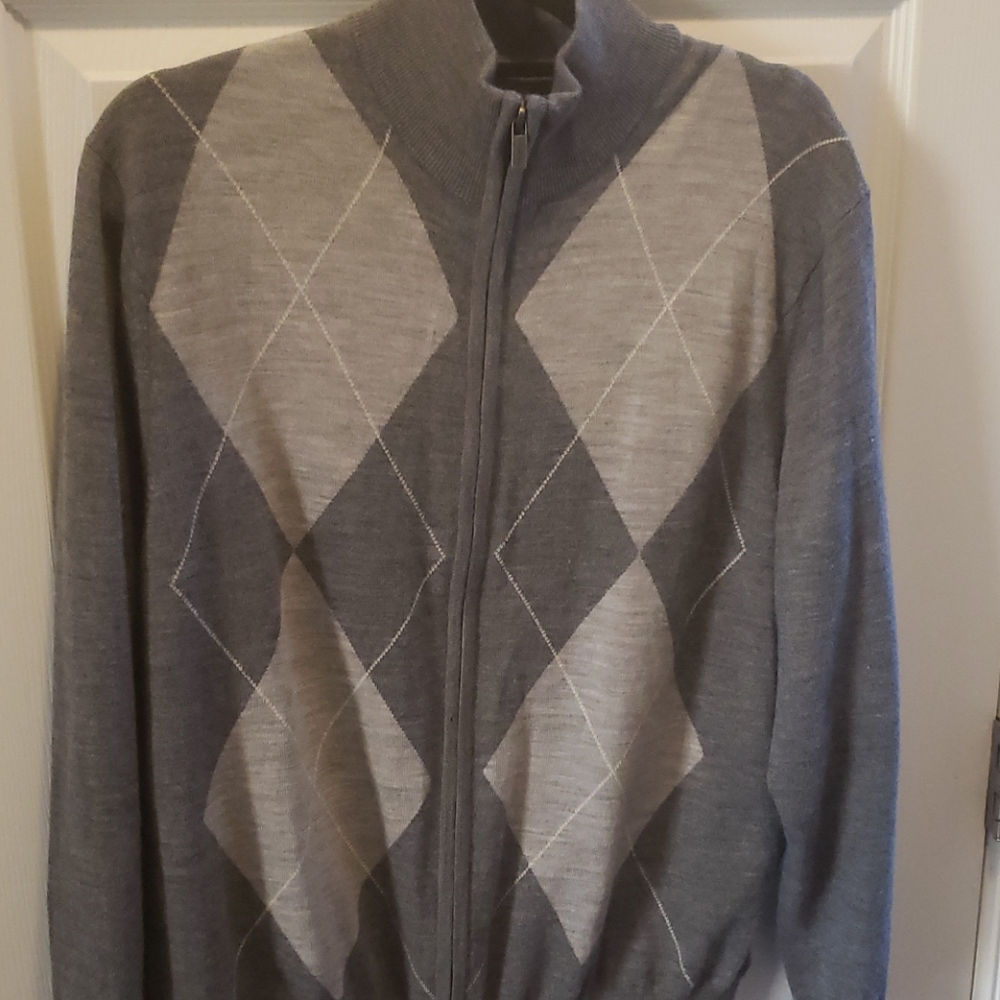 Men zip up sweater